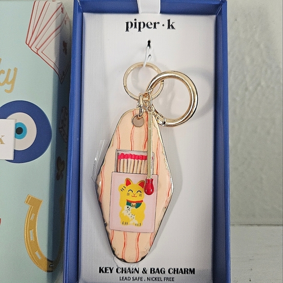 NWT Viral Piper K Novelty Retro Room Key Bag Charm/Keychain - Picture 2 of 3